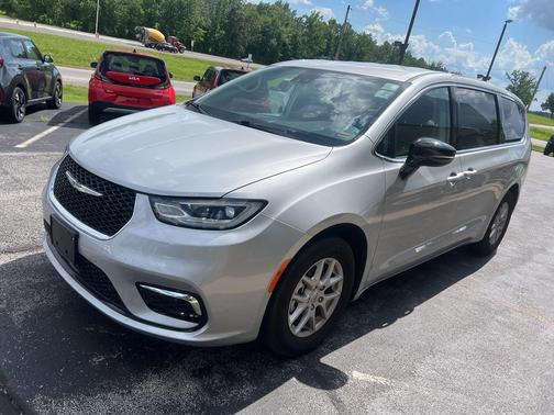 2024 Chrysler Pacifica Touring-L