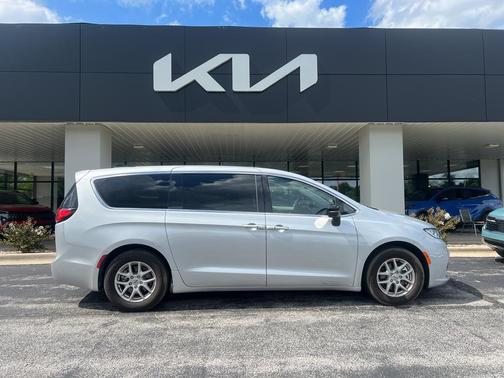 2024 Chrysler Pacifica Touring-L