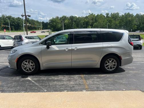 2024 Chrysler Pacifica Touring-L