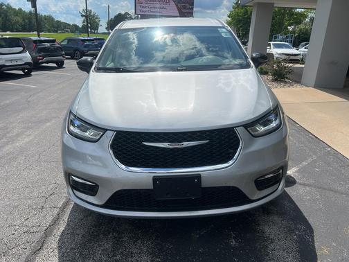 2024 Chrysler Pacifica Touring-L
