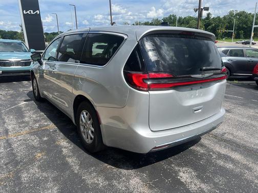 2024 Chrysler Pacifica Touring-L