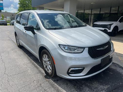 2024 Chrysler Pacifica Touring-L