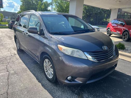 2013 Toyota Sienna XLE