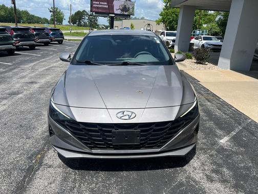 2022 Hyundai ELANTRA SEL
