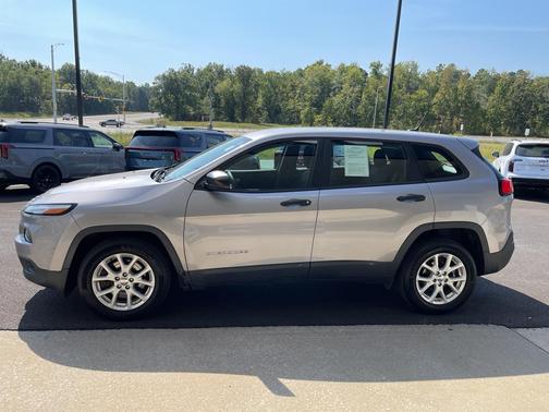 2017 Jeep Cherokee Sport