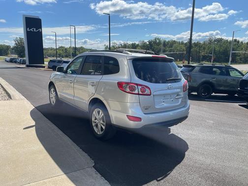 2011 Hyundai SANTA FE SE