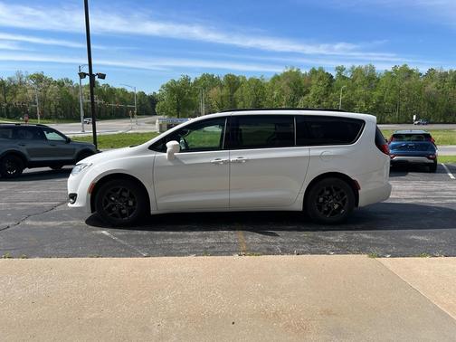 2019 Chrysler Pacifica Touring-L Plus