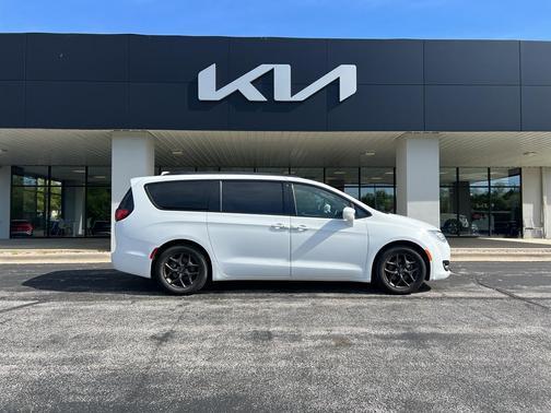 2019 Chrysler Pacifica Touring-L Plus