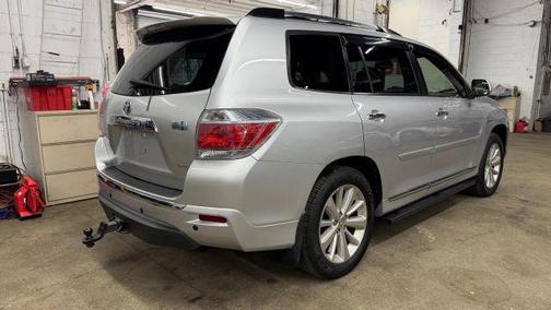 Silver 2011 Toyota Highlander Hybrid Limited
