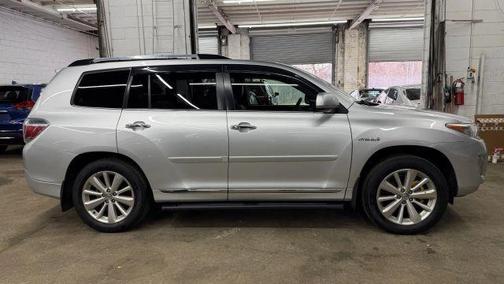 Silver 2011 Toyota Highlander Hybrid Limited