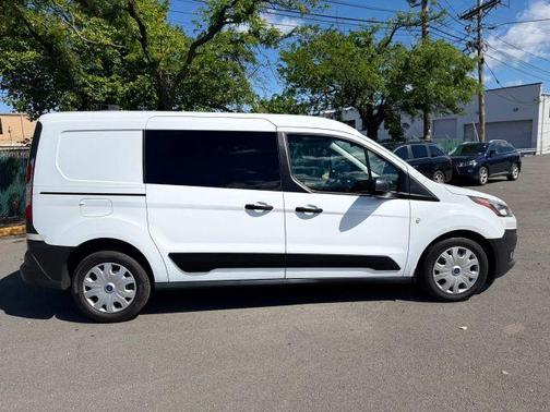 White 2022 Ford Transit Connect XL