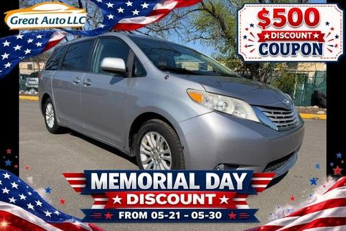Silver 2014 Toyota Sienna XLE