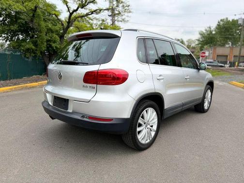 Silver 2014 Volkswagen Tiguan Auto SE