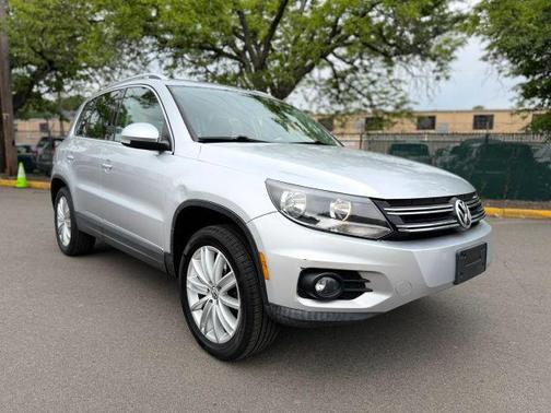 Silver 2014 Volkswagen Tiguan Auto SE