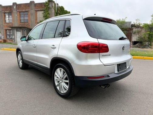 Silver 2014 Volkswagen Tiguan Auto SE