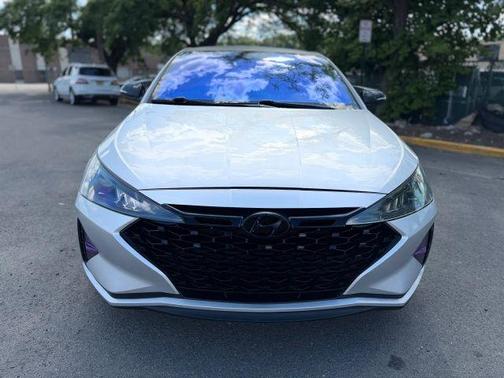 Silver 2019 Hyundai ELANTRA SE
