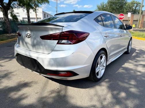 Silver 2019 Hyundai ELANTRA SE