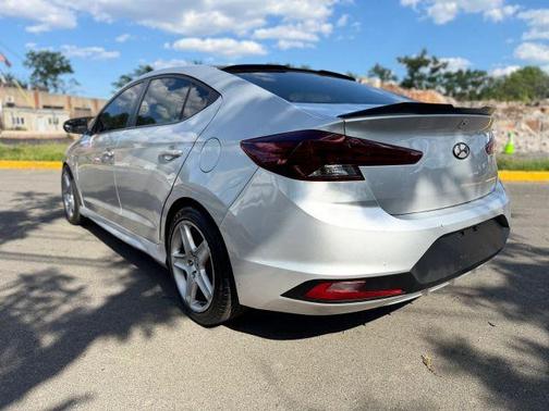 Silver 2019 Hyundai ELANTRA SE