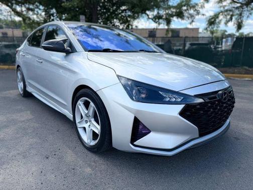 Silver 2019 Hyundai ELANTRA SE
