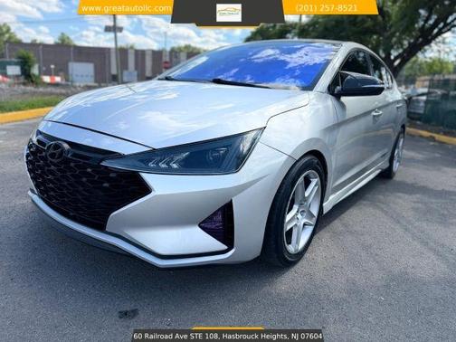 Silver 2019 Hyundai ELANTRA SE