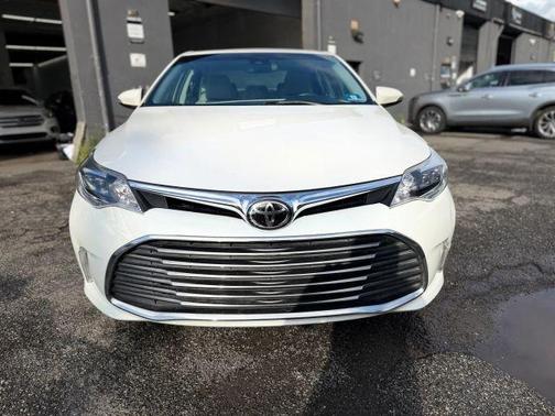 White 2017 Toyota Avalon XLE Premium