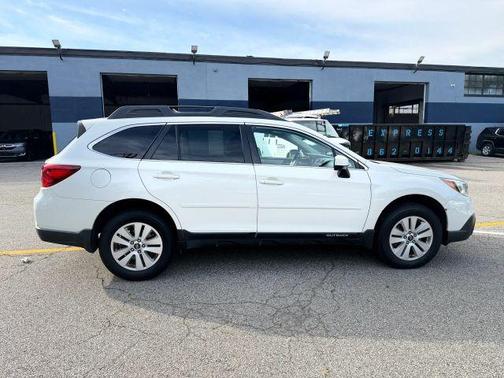 Crystal White Pearl 2016 Subaru Outback 2.5i Premium