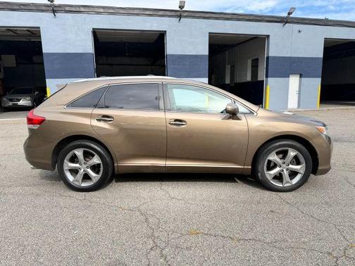 Gold 2010 Toyota Venza