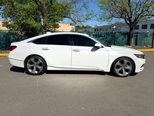 White 2018 Honda Accord Touring
