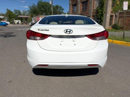 Pearl White 2013 Hyundai ELANTRA GLS