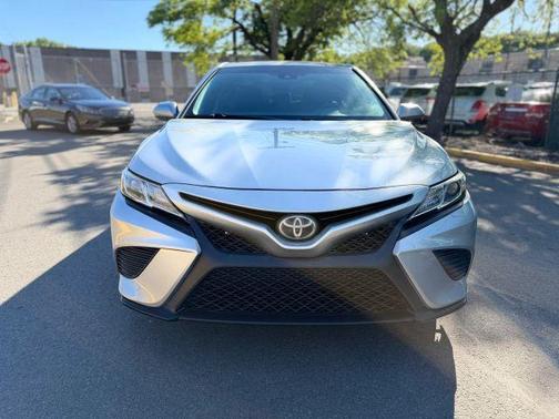 Silver 2018 Toyota Camry SE