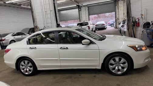 White 2009 Honda Accord EX-L