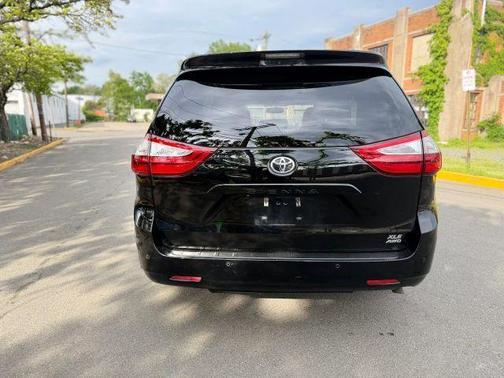 Black 2017 Toyota Sienna XLE