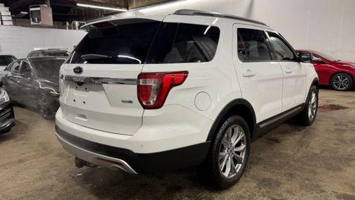 White 2017 Ford Explorer XLT