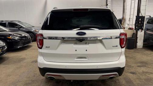 White 2017 Ford Explorer XLT