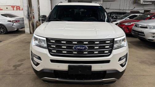 White 2017 Ford Explorer XLT