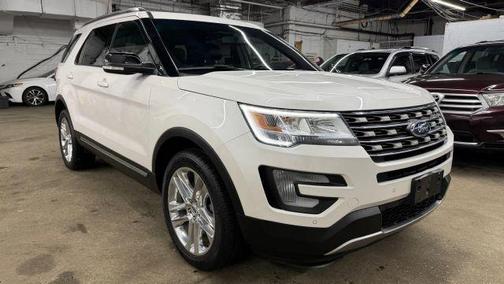 White 2017 Ford Explorer XLT