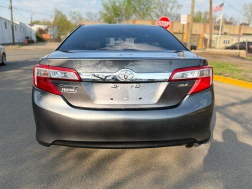 Gray 2014 Toyota Camry XLE