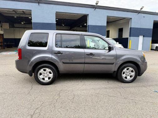Gray 2015 Honda Pilot LX