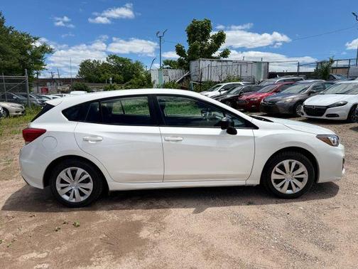 Crystal White Pearl 2018 Subaru Impreza 2.0i