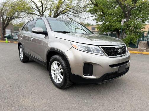 Gray 2015 Kia Sorento LX