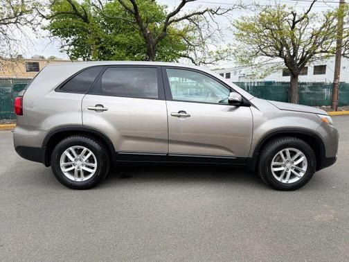 Gray 2015 Kia Sorento LX