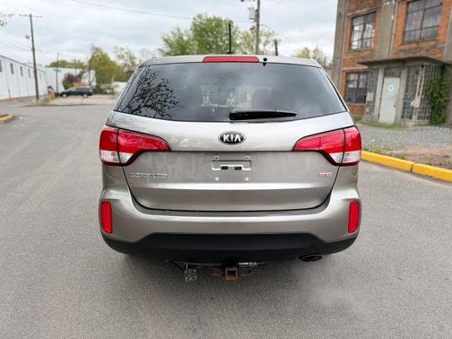 Gray 2015 Kia Sorento LX