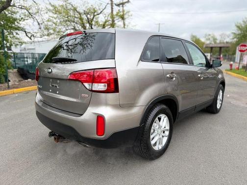 Gray 2015 Kia Sorento LX