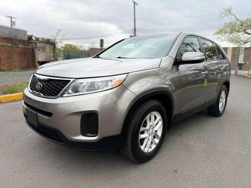 Gray 2015 Kia Sorento LX