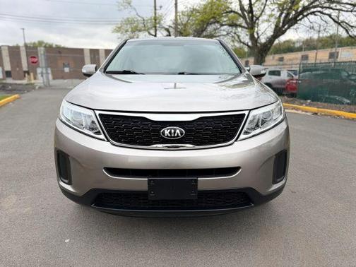 Gray 2015 Kia Sorento LX