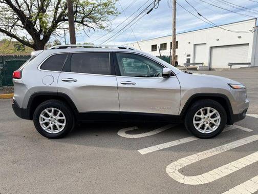 Silver 2017 Jeep Cherokee Latitude