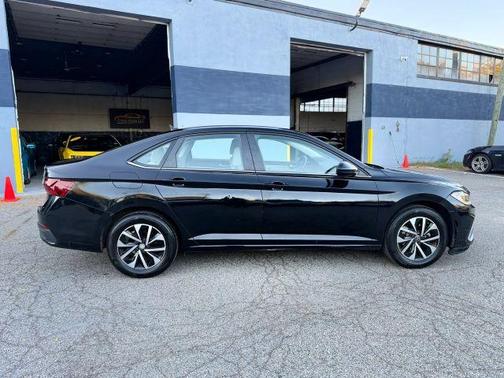 Deep Black Pearl Effect 2025 Volkswagen Jetta 1.5T S