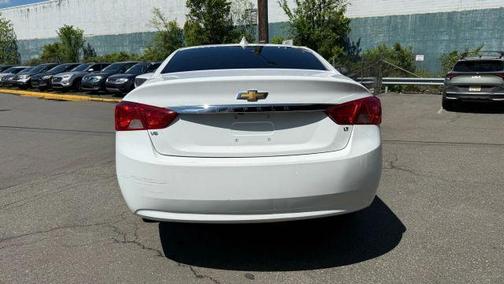 White 2018 Chevrolet Impala 1LT