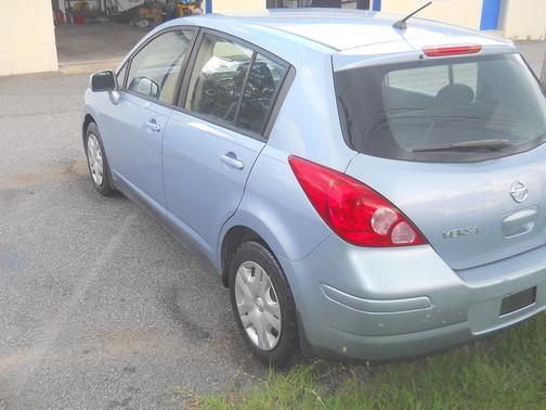 2010 Nissan Versa 1.8 S