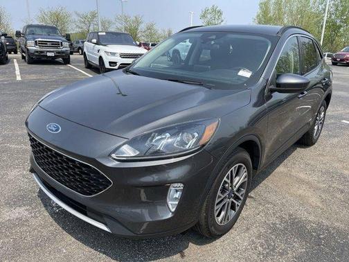 Photo 3 of 26 of 2020 Ford Escape SEL
